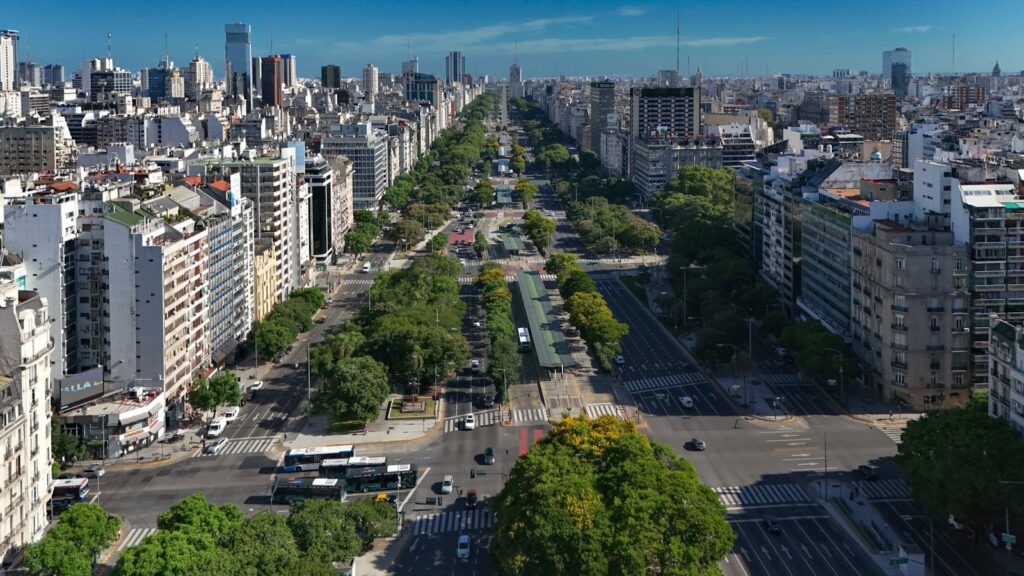 Buenos Aires şehir merkezi ve 9 de Julio Caddesi
